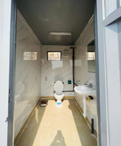 Bên trong toilet của container văn phòng 20ft