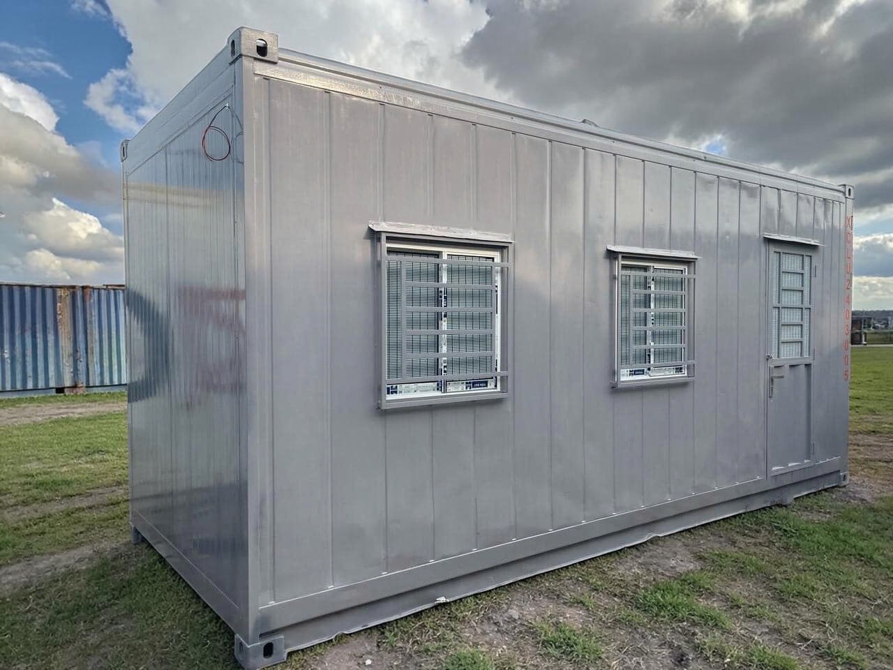 Container văn phòng 20 feet hoán cải từ container lạnh